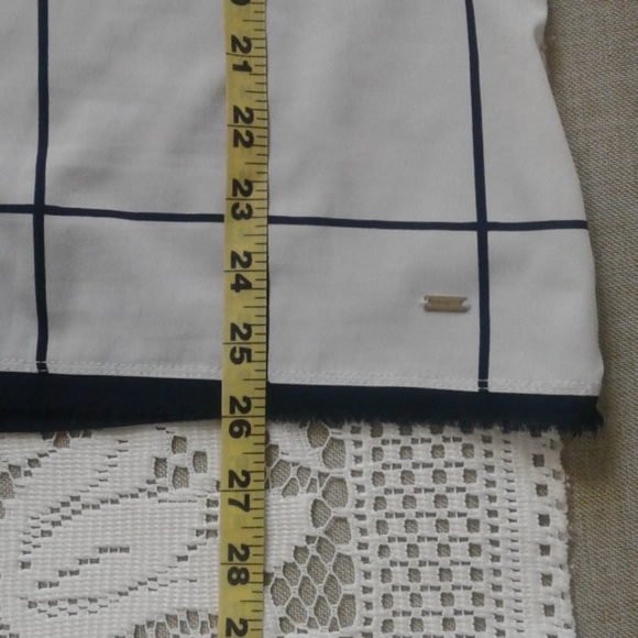 Tommy Hilfiger blouse white & blue square design - Picture 8 of 8